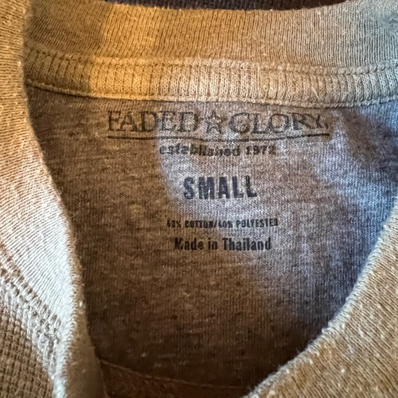 Lot (2) Men’s Pullover Shirts - Picture 3 of 8